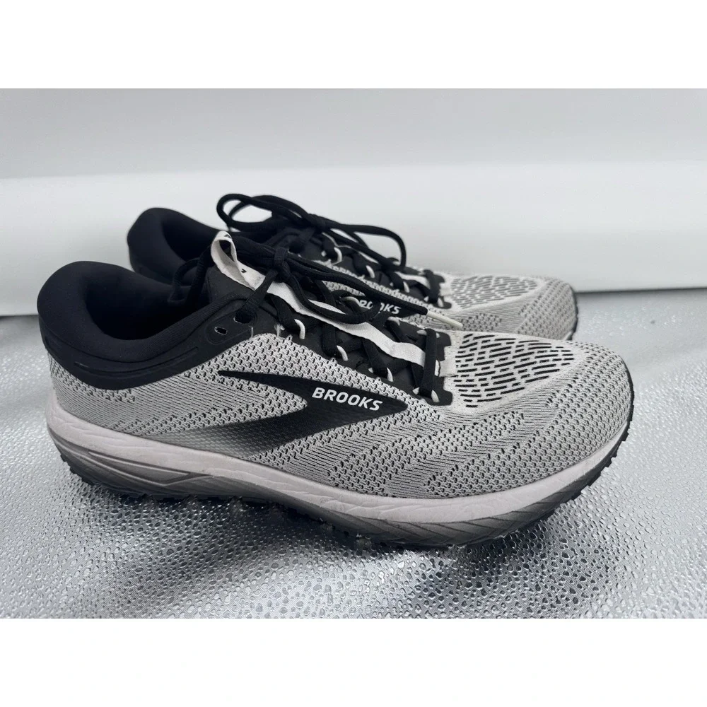 Size 11.5 Brooks Revel 7 White Black GREAT CONDITION lots of tread life gym